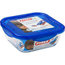 Pyrex Cook and Go Medium Square Roaster 21cm with Plastic Lid 1.9L